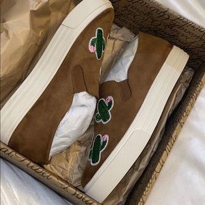 new with box Ariat unbridled shoes